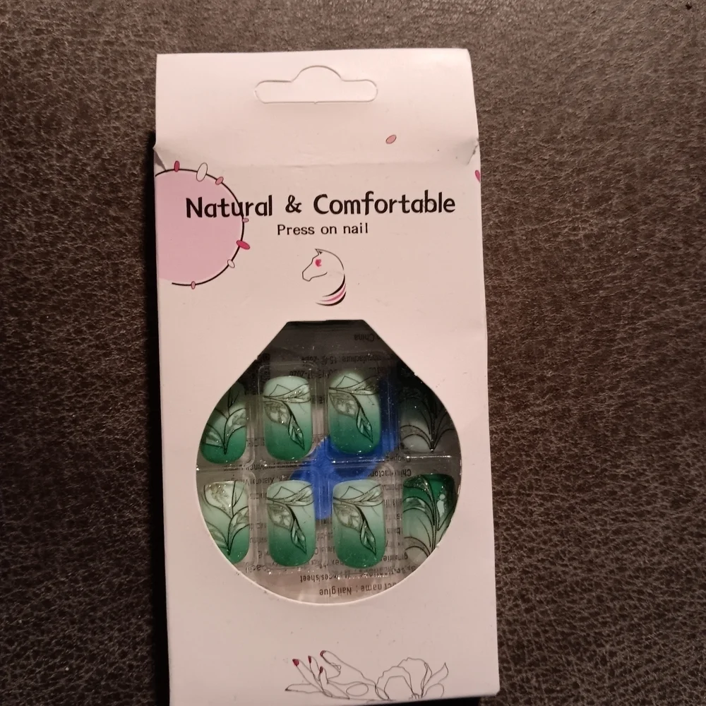 Natural & Comfortable Green Press-On Nails